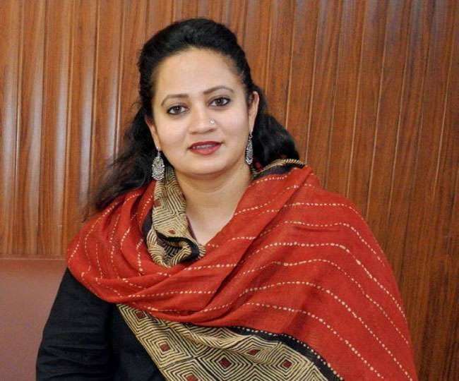 Health Minister Aarti Singh Rao raises voice of rail passengers for expansion of rail services.